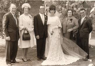 Family wedding photo